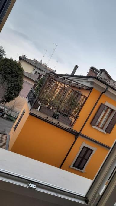 Civico 84 *